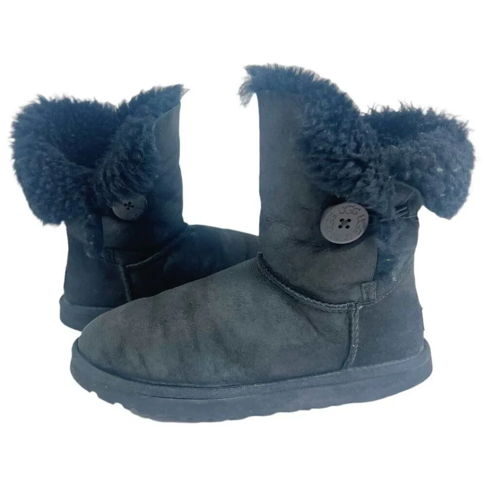 UGG Australia Women's Bailey Button II Black Sheepskin Boot Bootie Size 7